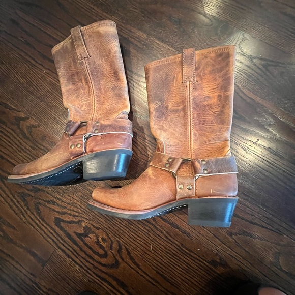 Womens Frye Harness 12R boots - Picture 6 of 7